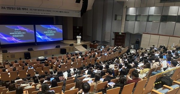 더존비즈온이 전국에서 펼친 Amaranth 10, iCUBE 사용자 대상 '2024년 귀속 연말정산 집중 세미나'를 통해 AI로 바꾸는 연말정산 프로세스의 혁신을 눈앞에서 입증했다. /사진=더존비즈온