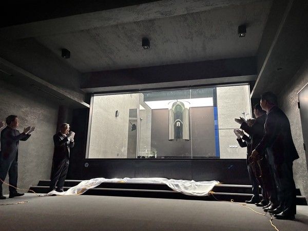 지난달 20일 연세대학교와 IBM이 연세대 송도 국제 캠퍼스에 설치한 IBM의 양자컴퓨터 'IBM 퀀텀 시스템 원'을 공개하고 있다. / 사진=연합뉴스