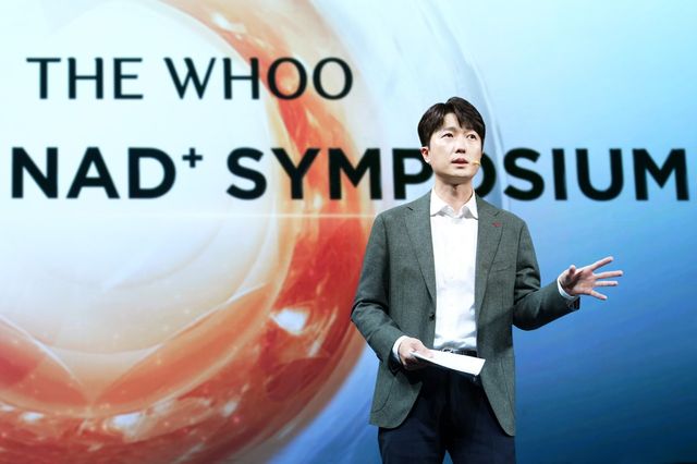 손남서 LG생활건강 뷰티연구소장(상무)이 지난 4월 더후 비첩 NAD+ 심포지엄에서 'NAD Power24' 성분에 대해 발표하고 있다. / 사진=LG생활건강