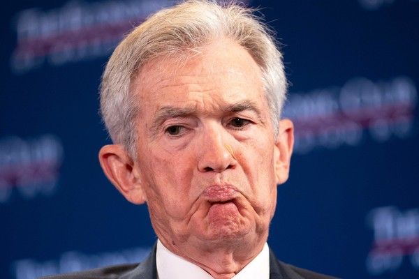 26일(현지시간) 미국 중앙은행인 연방준비제도(Fed·연준)에서 중시하는 인플레이션 지표인 개인소비지출(PCE) 가격지수가 6월 들어 둔화 흐름을 이어간 것으로 나타나 금리인하에 대한 기대감은 높아졌다. 그러나 뱅크오브아메리카는 제롬 파월 연준 의장이 더 많은 데이터가 인플레이션 둔화나 경기냉각을 보여줄 때까지 기다릴 것이라고 내다봤다. 사진=AFP연합뉴스