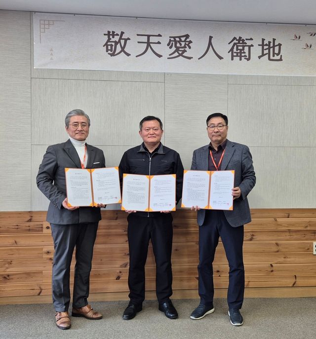 (왼쪽부터)&nbsp;이배&nbsp;디비로보틱스&nbsp;부회장, 윤상옥&nbsp;남부발전&nbsp;안동빛드림본부&nbsp;본부장,&nbsp;이성민&nbsp;SK쉴더스&nbsp;제조4사업그룹&nbsp;그룹장 / 사진=디비로보틱스