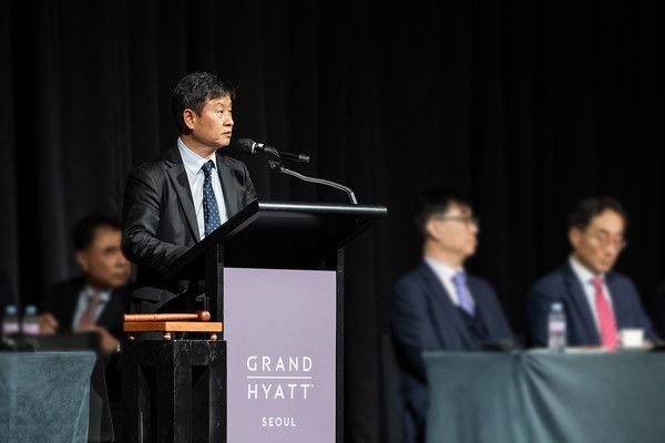 박기덕 고려아연 대표이사가 23일 열린 임시주주총회를 진행하고 있다. /사진=고려아연