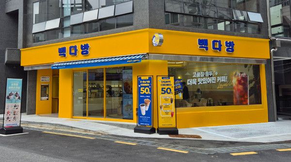 '핵심상권 창업지원' 1호점 빽다방 신논현역점 /사진=더본코리아