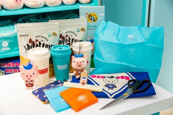 실생활에 유용한 한돈 굿즈는 방문객들에게 큰 인기를 끌었다. /사진=한돈자조금
