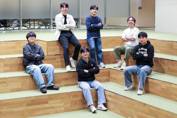 논문 집필에 참여한 LG유플러스 구성원들의 모습./사진=LG유플러스