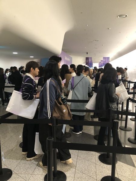 30일 '컬리뷰티페스타 2025'에 입장하려고 길게 줄을 선 관람객들의 모습 /사진=김현정 기자