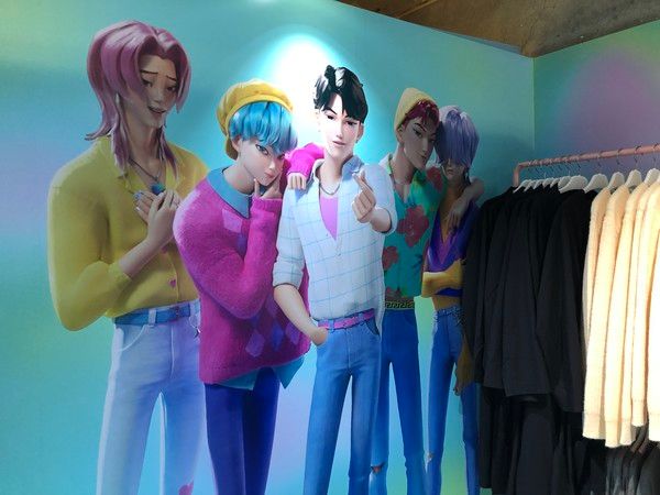 사자보이즈 월프린팅된 팝업스토어 2층 공간 /사진=김현정 기자