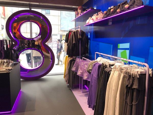 케데헌 컬래버 굿즈가 진열된 팝업스토어 모습 /사진=김현정 기자