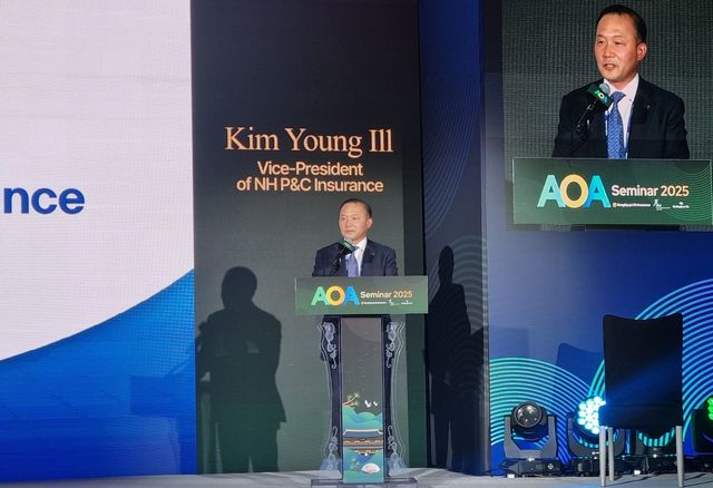 NH농협손해보험(대표이사 송춘수)&nbsp;김영일 농업보험부사장이 지난&nbsp;13일&nbsp;‘2025 AOA(Asia Oceania Association)&nbsp;세미나’에 참여해&nbsp;‘농협손해보험이 이끄는 대한민국 농업의 회복력과 미래’를 주제로 발표했다고&nbsp;18일 밝혔다.&nbsp;김영일 부사장이 발표를 진행하고 있다. / 사진=NH농협손해보험