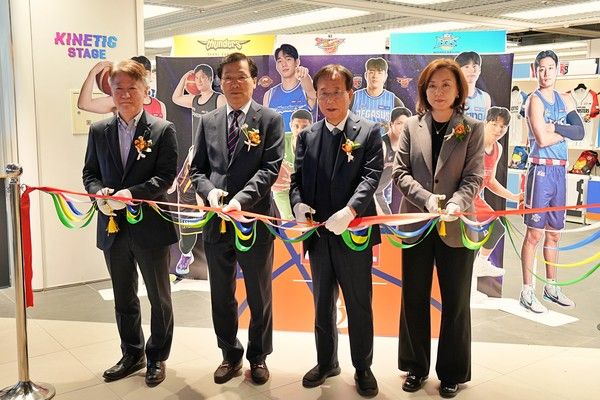 마블 테마 KBL 팝업스토어 오픈 세레모니 사진 /사진=롯데마트