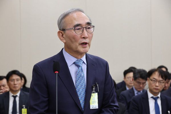 김영섭 KT 대표이사가 지난달 29일 서울 여의도 국회 과학기술정보방송통신위원회에서 열린 과학기술정보통신부 등에 대한 종합감사에서 질의에 답하고 있다. /사진=KT
