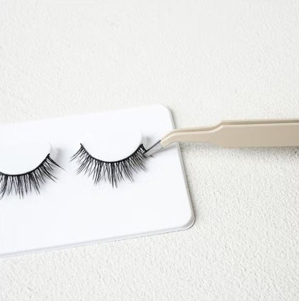 커브형 속눈썹 집게 /사진=아성다이소