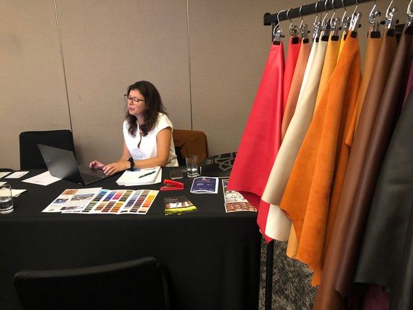 프랑스 대표 피혁 생산기업 중 하나인 '알릭'이 '프렌치 레더 코너 2025'에 마련한 부스 /사진=김현정 기자