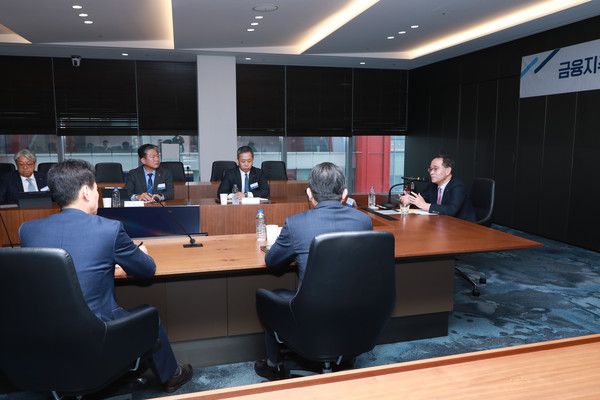 이찬우 회장은 지난 12일 서울 여의도 소재 NH투자증권 본사에서 계열사 임직원들과 간담회를 실시하고 있다. /사진=NH농협금융