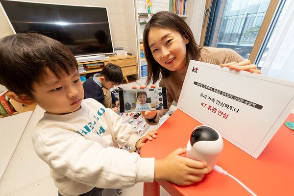 KT가 가정용 스마트 보안 카메라 'KT 홈캠 안심'을 출시한다./사진=KT.