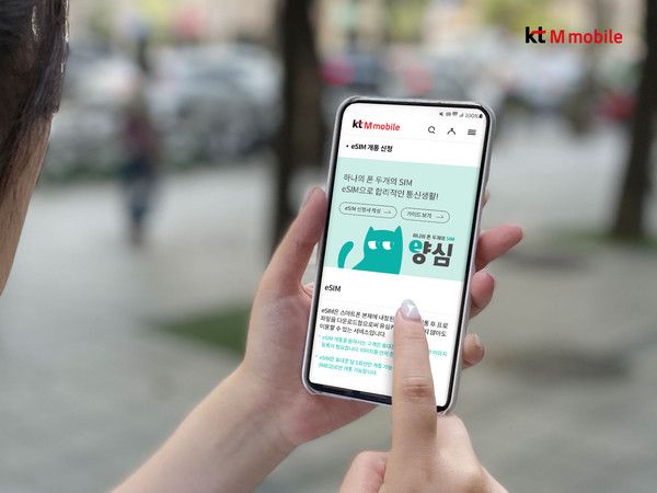 KT엠모바일이 19일부터 eSIM 개통 고객에도 'AI 자동개통' 서비스를 적용했다./사진=KT엠모바일