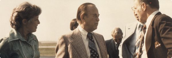 맥도날드 초대 회장이자 창업자 레이 크록(가운데) / 사진=맥도날드 홈페이지