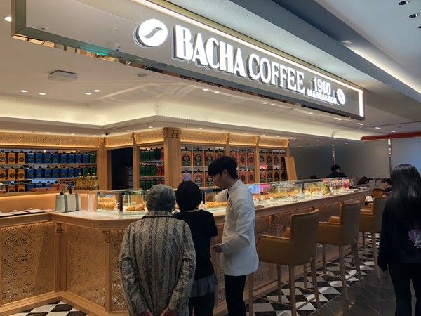 롯데백화점 본점 3층 내 '바샤커피' 2호점 /사진=김현정 기자