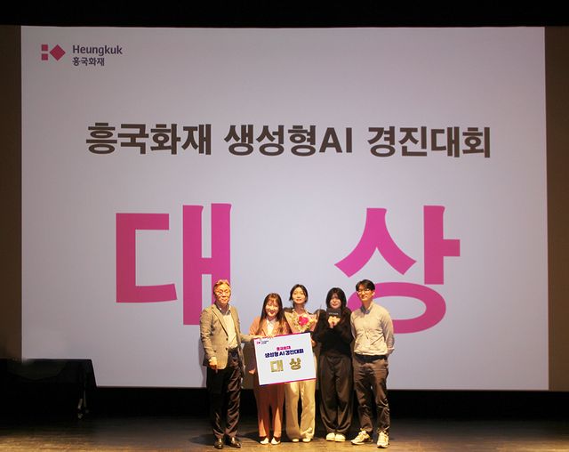 (왼쪽부터) 송윤상 흥국화재 대표이사, 황솔 GA지원팀, 도원희, 김현수, 배성훈 / 사진=흥국화재