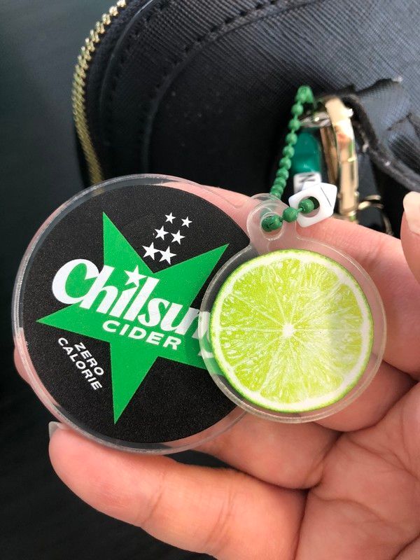 칠성사이다 고유의 컬러인 그린과 블랙, 화이트 별과 칠성사이다 로고와 시그니처 병, 이니셜을 조합해 나만의 키링을 만들 수 있다. /사진=김현정 기자