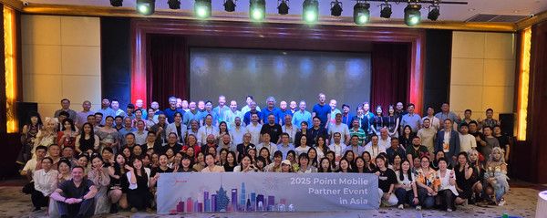 포인트모바일은 전세계 40여개국 파트너사 60여명을 초청해 '글로벌 파트너 콘퍼런스 2025'를 개최했다고 15일 밝혔다. 이번 콘퍼런스는 12일부터 16일까지 중국, 홍콩, 마카오에서 진행된다. 행사에 참여한 참가자들이 기념촬영을 하고 있다. 사진=포인트모바일