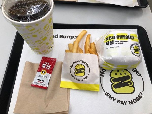 노브랜드가 새로 출시한 'NBB어메이징 더블 버거' 세트 /사진=김현정 기자