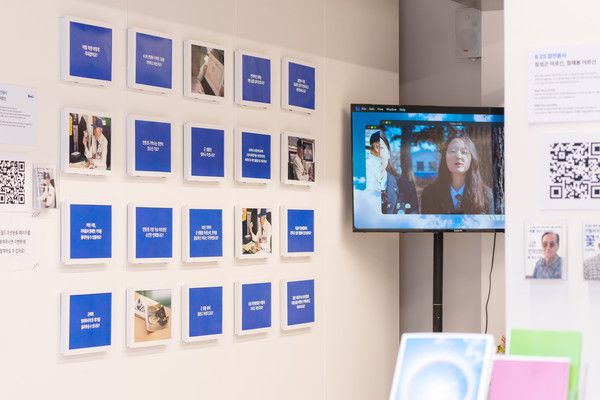 잊혀가는 6·25 참전용사의 헌신과 희생을 기리고 알리기 위해 10대와 20대 청년 20여명이 6인의 참전 용사를 만나 그들이 기억하는 전쟁과 삶의 이야기를 담아 콘텐츠로 만들었다. 이 콘텐츠를 전시로 구성한 '노 원 레프트 비하인드'(No one left behind) 팝업 프로젝트 전시가 6·25 전쟁 75주년을 맞아 21일과 22일 양일간 서울 성수동에서 열렸다. /사진=티앤씨재단