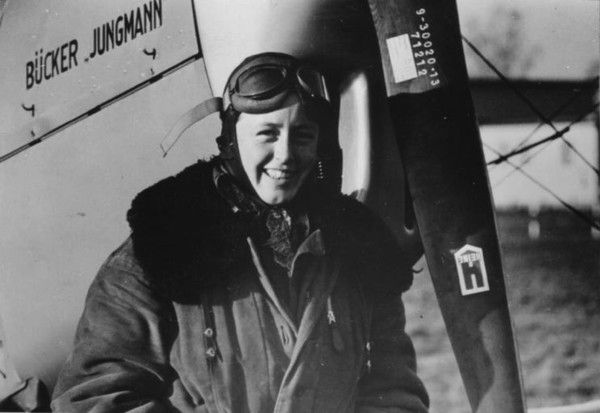 비행기 조종사 시절 베아테 우제 / 사진=위키피디아