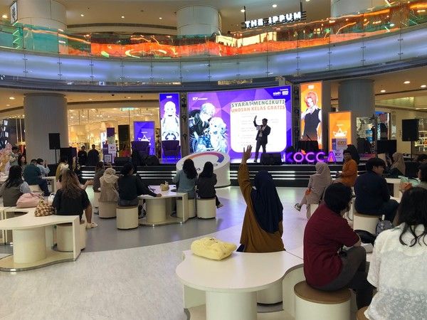 지난 1일(현지시간) 자카르타 롯데몰 1층 라운지에서 6월 오픈하는 웹툰 전문 KY아카데미가 인도네시아 학생들을 대상으로 행사를 진행하고 있다. /사진=김현정 기자&nbsp;