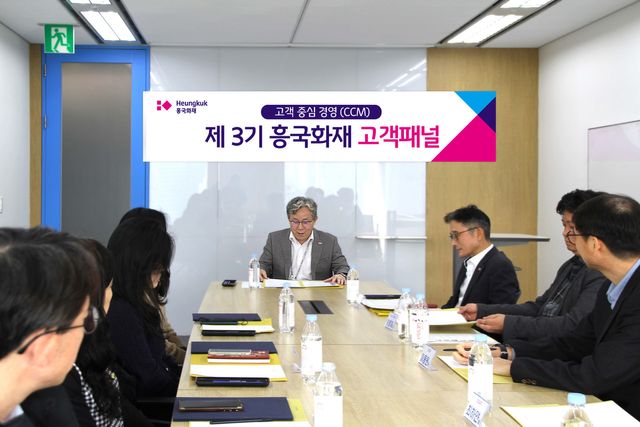 송윤상 흥국화재 대표이사 (가운데) / 사진=흥국화재