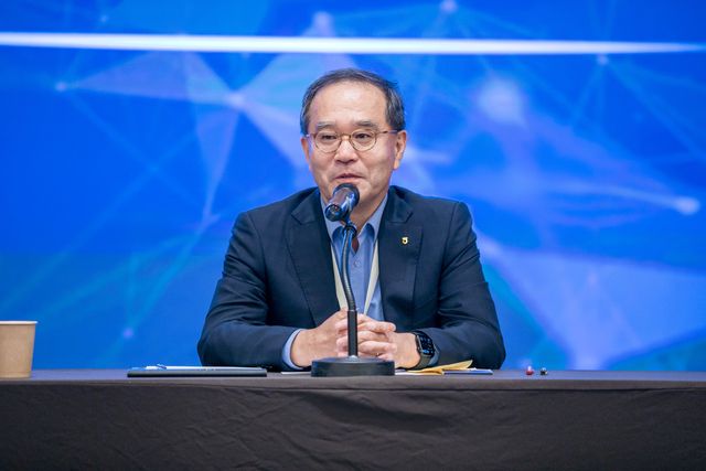 28일 개최된 경영전략회의에서 이찬우&nbsp;NH농협금융지주 회장이&nbsp;회의를 주재하고 있다. /&nbsp;사진=NH농협금융지주