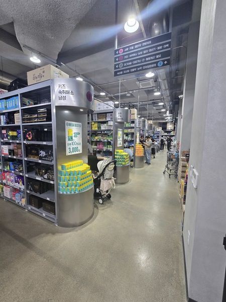 긴 직사각형의 매장 전경 /사진=장세진기자&nbsp;