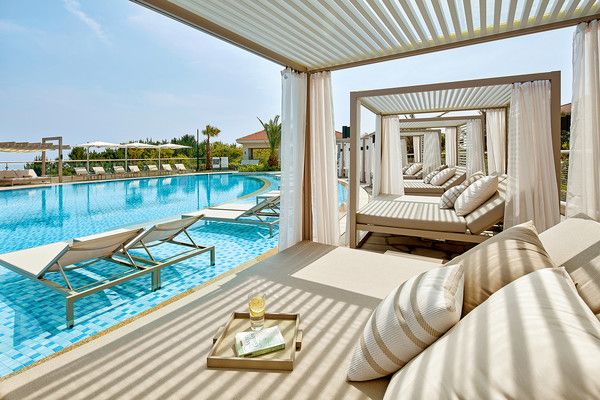 어덜트 풀 쁘띠 카바나 /사진=제주신라호텔