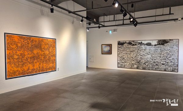 BNK부산은행은 부산 중구 신창동 'BNK부산은행갤러리'에서 삶의 본질과 예술의 감성이 교차하는 다채로운 테마전시를 개최한다/ 사진=BNK부산은행