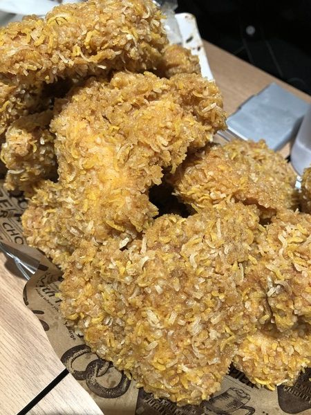 올해 2월 출시된 '콰삭킹'.&nbsp;쌀·감자·옥수수로 만든 크럼블을 활용한 바삭한 튀김옷이 특징이다. /사진=김현정 기자