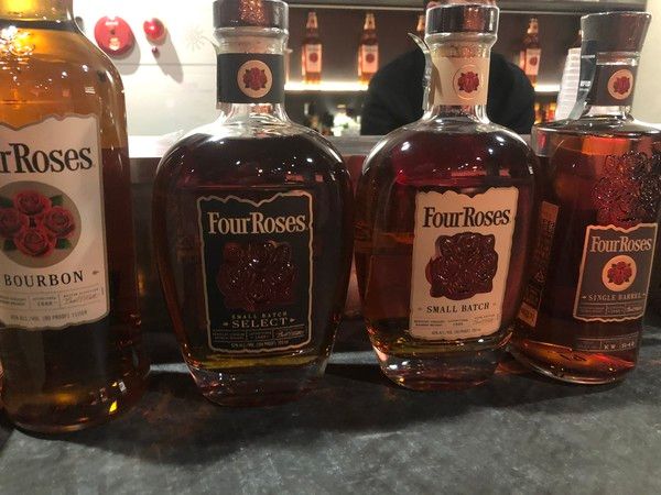 이번 회 '리딩시티'에서 SNS 이벤트 참여를 통해 제공된 하이트진로의 컬래버 주류 음료 '포로지스 하이볼' /사진=김현정 기자