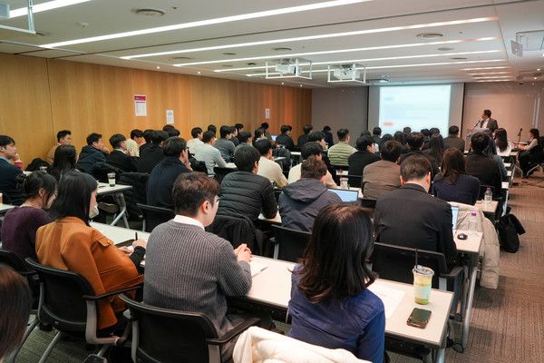 메디톡스 글로벌 비즈니스 센터에서 열린 '2026 뉴메코 킥오프 미팅'에서 뉴메코 이상윤 대표가 사업계획과 전략방향을 설명하고 있다. / 사진=메디톡스