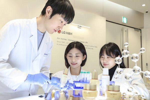 스킨 롱제비티 연구 스케치 /사진=LG생활건강