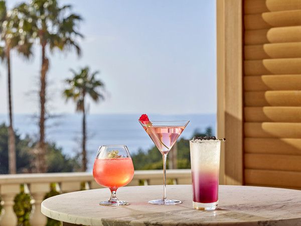 라이브러리 바 '올래'에서 선보이는 봄꽃 칵테일 3종 /사진=제주신라호텔