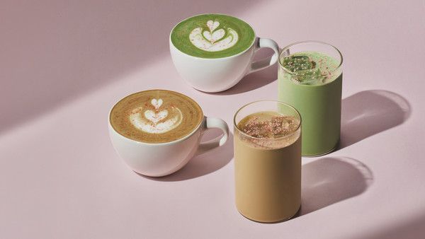 '체리블로썸 라떼'와 '체리블로썸 말차 라떼' /사진=블루보틀 커피 코리아