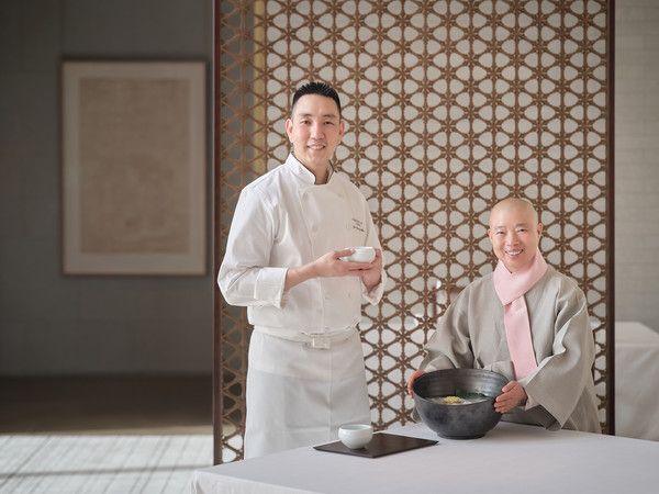 '라연' 차도영 헤드 셰프와 정관스님 /사진=서울신라호텔