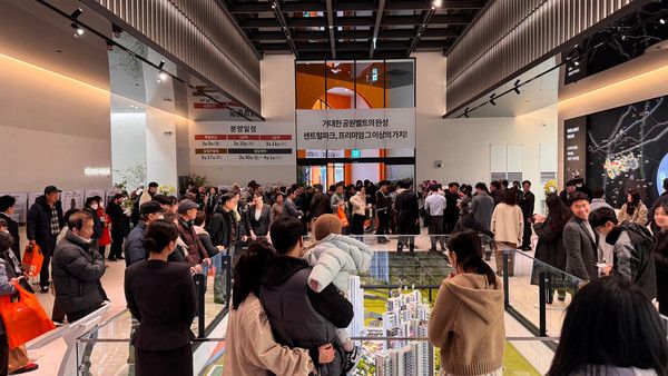 경산 상방공원 호반써밋 1단지 견본주택 방문객 모습. /사진=호반건설