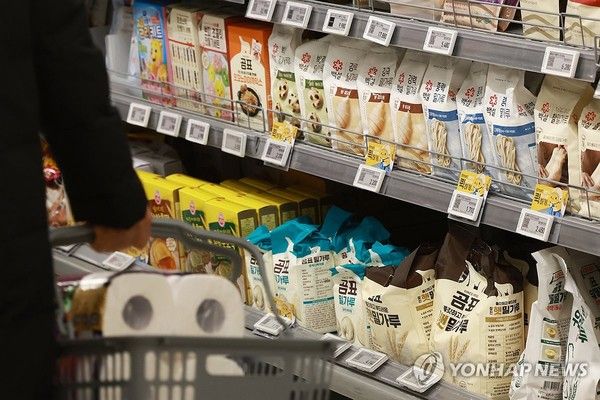 서울의 한 대형마트에 밀가루가 진열돼 있는 모습 /사진=연합뉴스