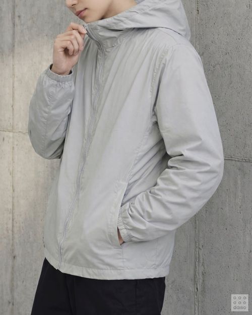 나일론 경량 후드 집업 바람막이 /사진=아성다이소