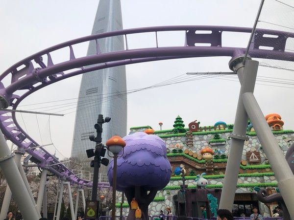 빠른 속도의 짜릿함을 만끽할 수 있는 패밀리형 롤러코스터 '스톤 익스프레스'의 모습 /사진=김현정 기자