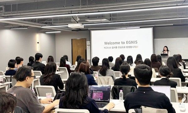 최근 선발된 인턴들이 교육에 참여하고 있다. /사진=이그니스