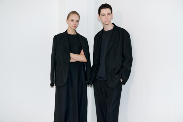 테이진 루나라이트 에어리 재킷 남녀 화보컷 /사진=이사칠 시리즈