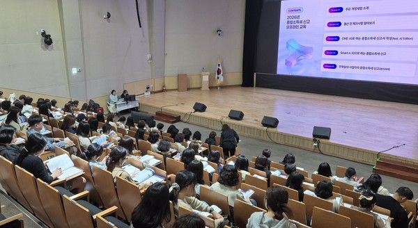 더존비즈온이 전국 13개 주요 도시에서 진행 중인 '2026년 종합소득세 신고 교육' 현장. /사진=더존비즈온