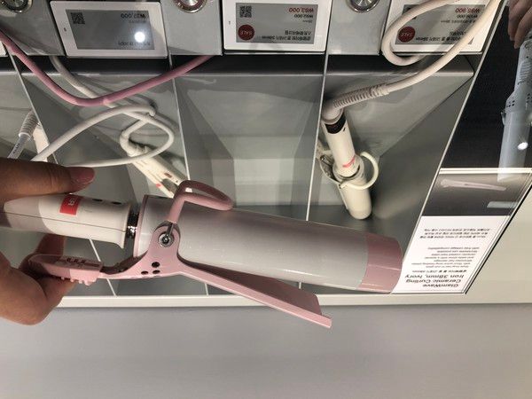 3층 뷰티 공간 한켠에 마련된 헤어디바이스 제품 체험 공간 /사진=김현정 기자