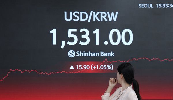 지난달 31일 오후 3시 30분께 신한은행 본점 현황판. / 사진=신한은행.